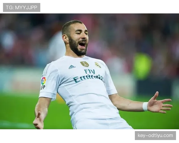 卢卡库与本泽马：从单点强攻到体系融合的终结者进化路径