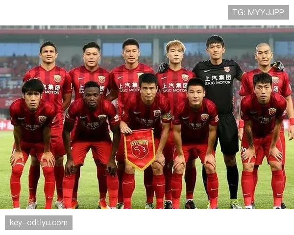 胡尔克高位传中如何有效压制对手防线并超越锋线群表现 胡尔克高位传中如何有效压制对手防线并超越锋线群表现